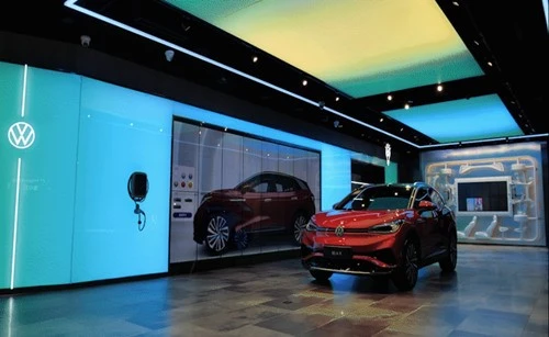 indoor digital advertising screens