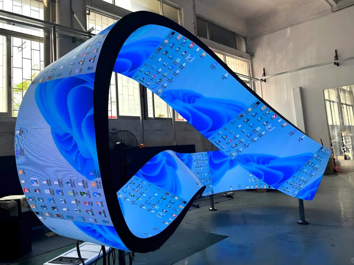 Exhibition halls shopping malls corporate centers squares LED Mobius ring screens Exhibition halls shopping malls corporate centers squares LED Mobius ring screens