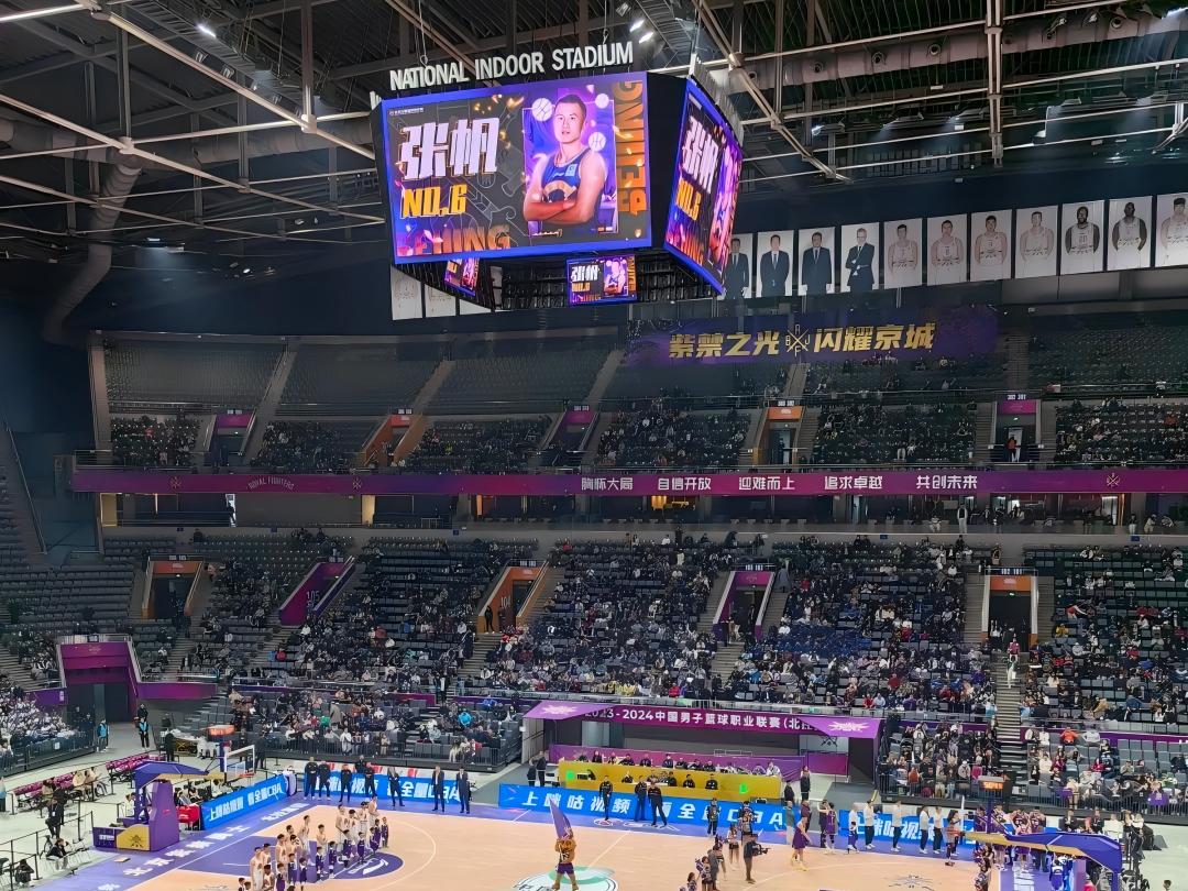 2. Intelligent interactive function: Display screens with intelligent interactive functions can enhance the sense of technology in the gymnasium. Through sensors, the audience can interact with their mobile phones, and the audience can participate in activities such as voting, lottery, and obtaining game-related information in their seats. This interactive function can enhance the audience's sense of participation and experience and enhance the attractiveness of the gymnasium.