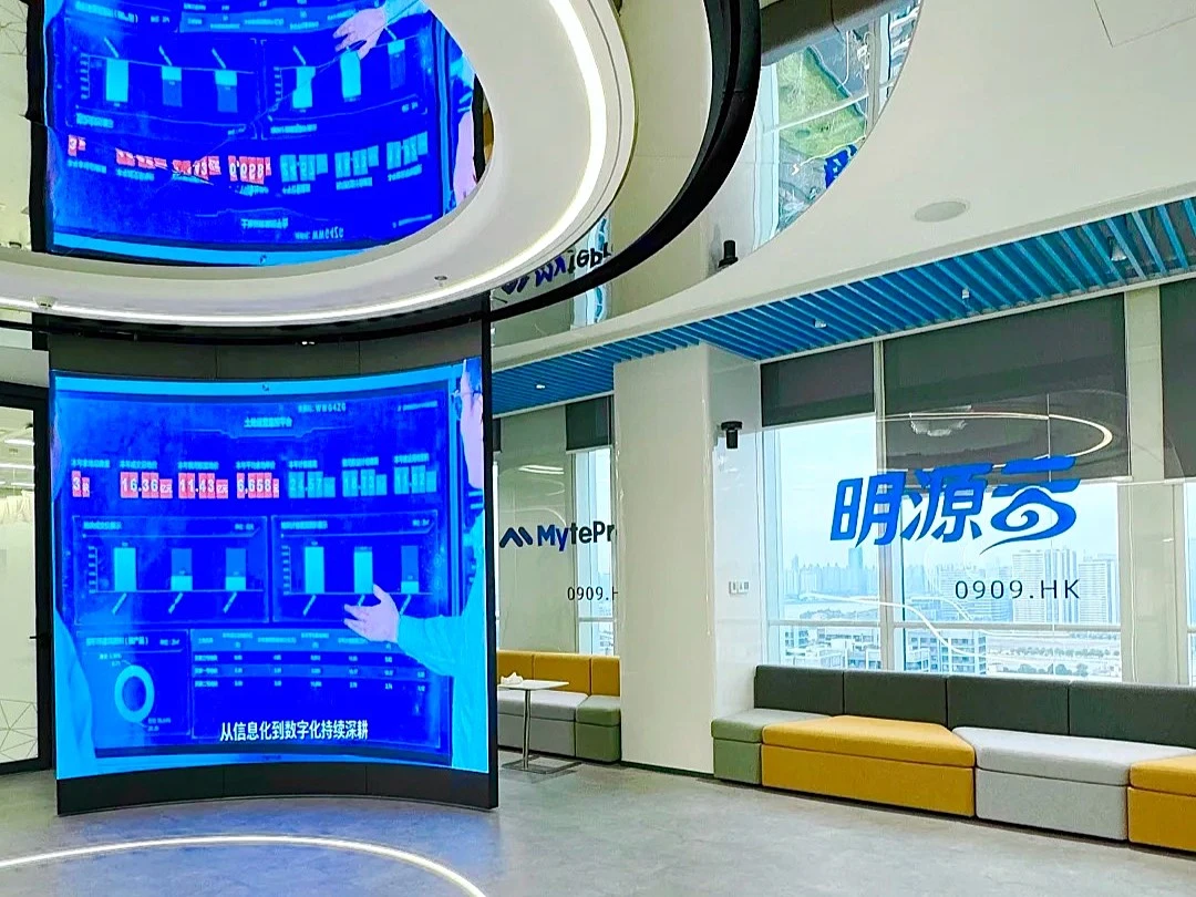 To achieve the best viewing effect of the LED display in the corporate lobby, we need to start from many aspects. First of all, the installation location is critical. It should be installed in a conspicuous place in the center of the lobby, with a suitable height and angle to ensure that audiences in different positions can see a clear picture and avoid reflections and occlusions. Secondly, adjust the display parameters, such as brightness, contrast, etc., and flexibly adjust according to the changes in ambient light to make the picture bright and clear, and the colors are bright. In addition, the content design should be reasonable, the text size should be moderate, the layout should be simple, and the image and video resolution should be high and the quality should be excellent. Finally, regular maintenance and inspection should be carried out to ensure that the display is fault-free and dust-free to ensure the best viewing effect. To achieve the best viewing effect of the LED display in the corporate lobby, we need to start from many aspects. First of all, the installation location is critical. It should be installed in a conspicuous place in the center of the lobby, with a suitable height and angle to ensure that audiences in different positions can see a clear picture and avoid reflections and occlusions. Secondly, adjust the display parameters, such as brightness, contrast, etc., and flexibly adjust according to the changes in ambient light to make the picture bright and clear, and the colors are bright. In addition, the content design should be reasonable, the text size should be moderate, the layout should be simple, and the image and video resolution should be high and the quality should be excellent. Finally, regular maintenance and inspection should be carried out to ensure that the display is fault-free and dust-free to ensure the best viewing effect.