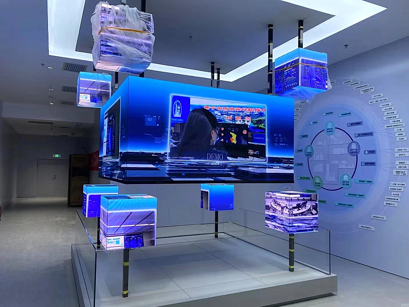 The LED screen in the exhibition hall can enhance the corporate image in many ways. In terms of display content, it can present the company's products, services and achievements in a high-definition and dynamic form, such as playing carefully produced product promotion videos, showing product details and advantages in all directions, so that the audience can intuitively feel the company's strength. Through real-time updated corporate dynamic information, the company's innovative vitality and development trend can be demonstrated.