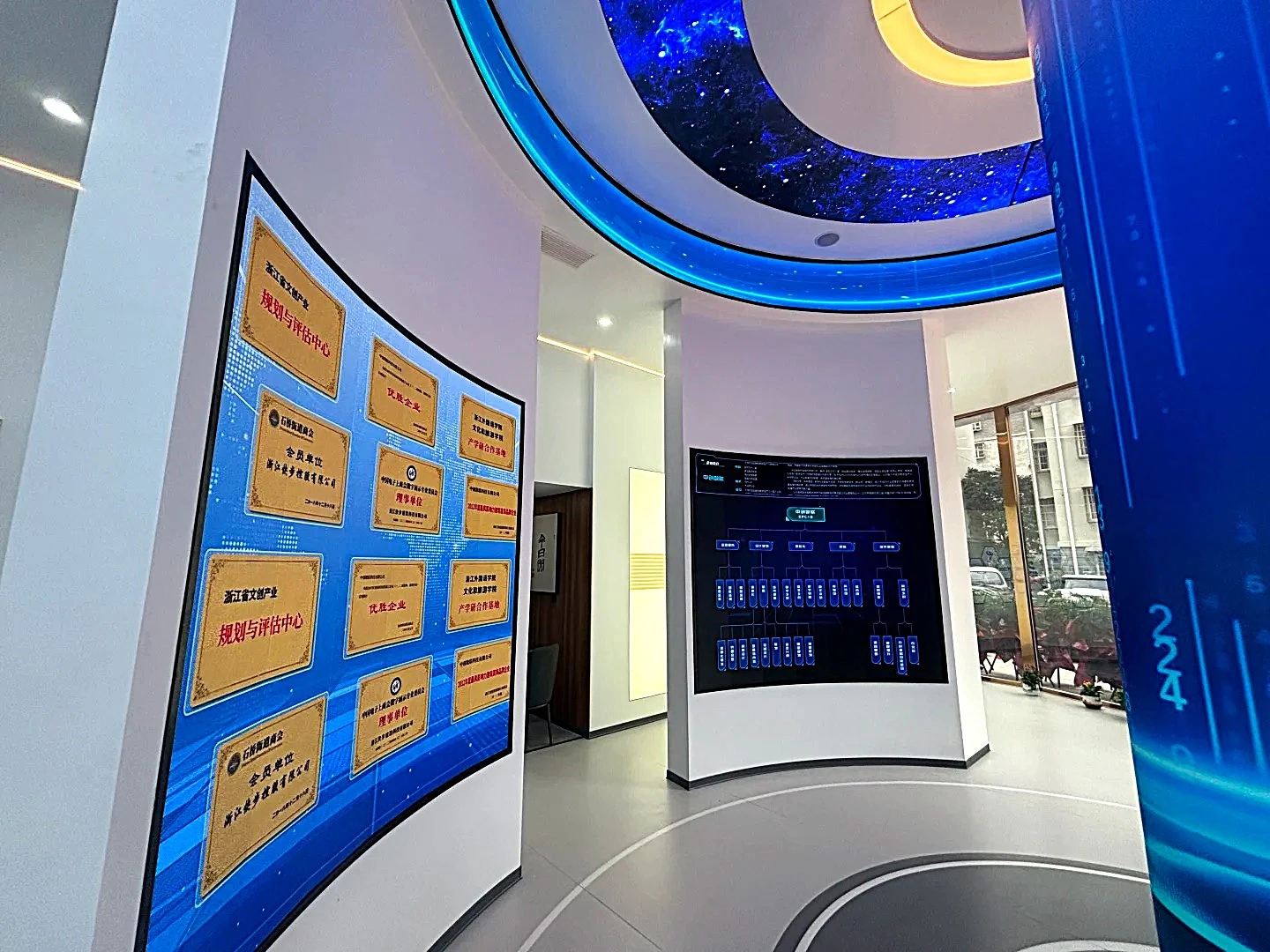 1.Q: What are the advantages of using LED large screens in corporate exhibition halls?
