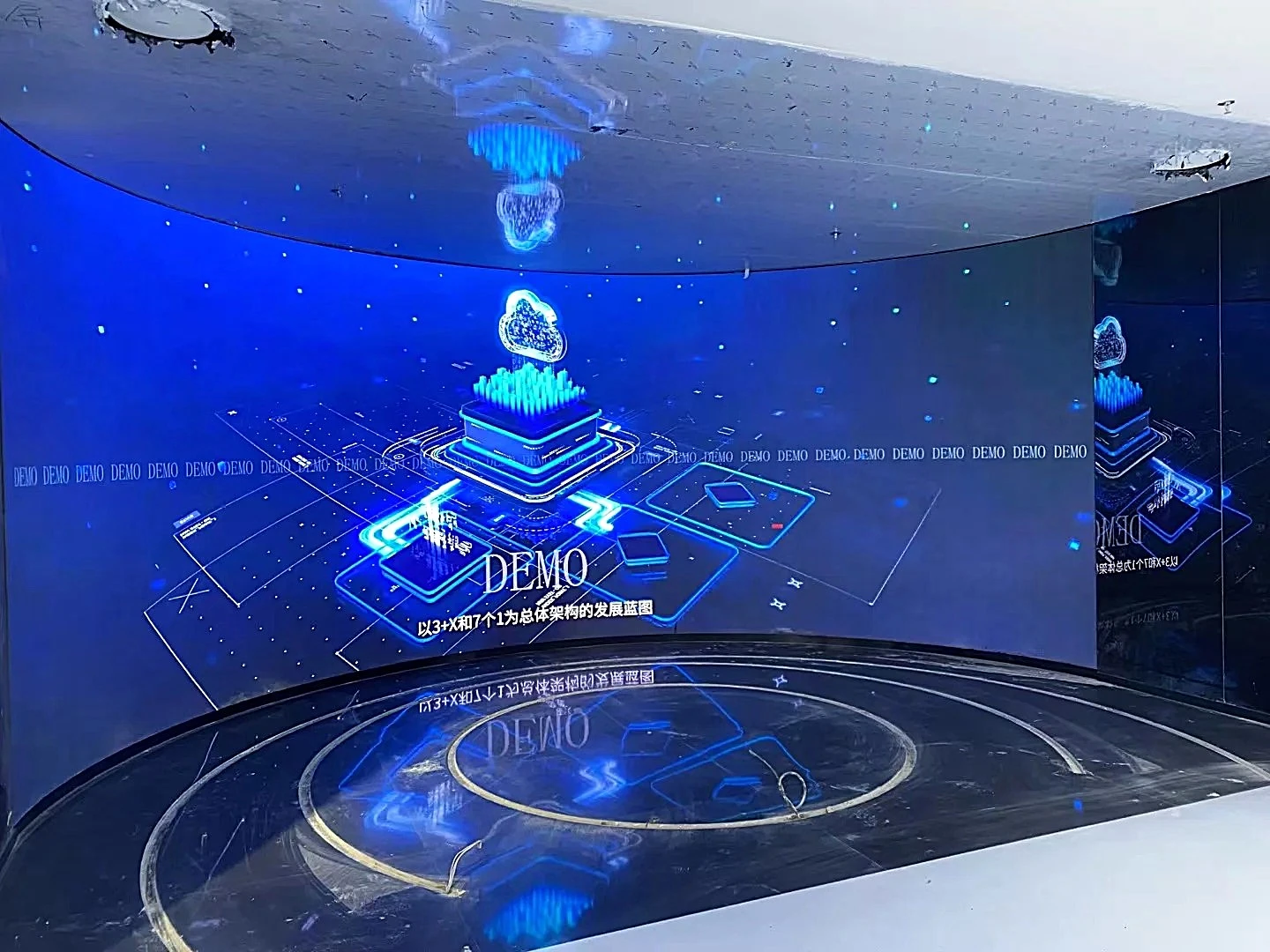 In terms of design presentation, the unique shape and creative display method can attract attention and highlight the company's personality. At the same time, combined with interactive functions such as touch operation and somatosensory interaction, it can enhance the audience's sense of participation, improve brand affinity, and establish a good image of high-end, innovative and keeping pace with the times in the minds of the audience.