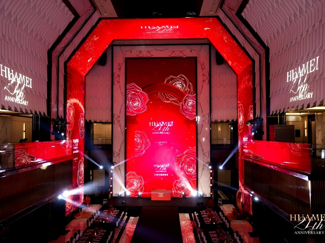 Hotel lobby: Create a high-end and atmospheric welcoming atmosphere, and play hotel special services and local tourism information in a rolling manner, so that guests can quickly obtain information and improve their favorability towards the hotel.