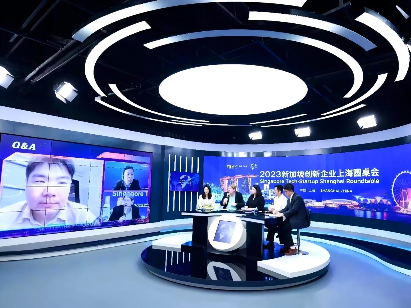  1.? Provide high-quality background images: LED display screens can present clear and bright images and videos, providing high-quality background images for program production. By playing various dynamic or static background materials, such as natural scenery, city street scenes, virtual scenes, etc.,
