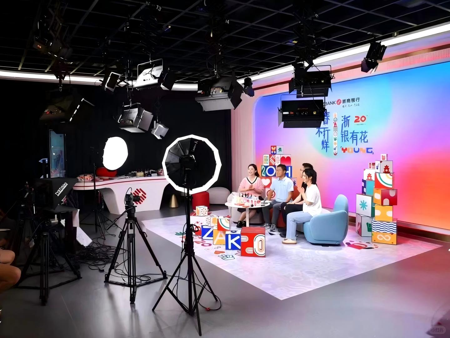A: LED screens bring many differences to the studio. They present the background images with clear and realistic picture quality. Whether it is delicate natural scenery or fantastic virtual scenes, it can make the audience feel as if they are in the scene, greatly enhancing the visual experience. Its high resolution and wide color gamut make the colors more vivid and vivid, improving the overall quality of the program. In addition, LED screens can allow the audience to deeply participate in the program through real-time interactive functions, such as displaying social media comments and voting results, which increases the fun and appeal of the program. In the studio, it is like a powerful visual center, adding a unique charm to the program and making the studio stand out among many scenes.