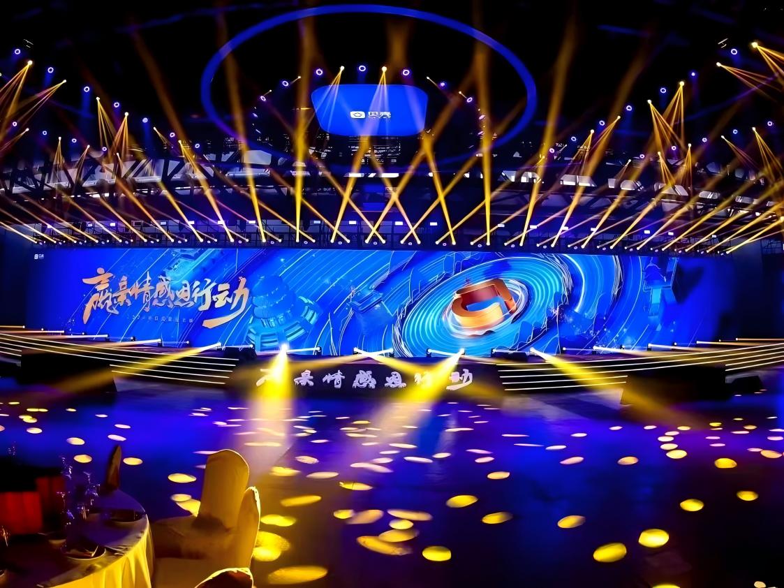 2.? Brand promotion: By playing promotional videos, commercials and other content, the corporate culture and values ​​are vividly displayed to enhance brand awareness and reputation. High-definition and bright display effects and diversified display forms such as naked-eye 3D can attract the audience's attention and deepen the brand impression.