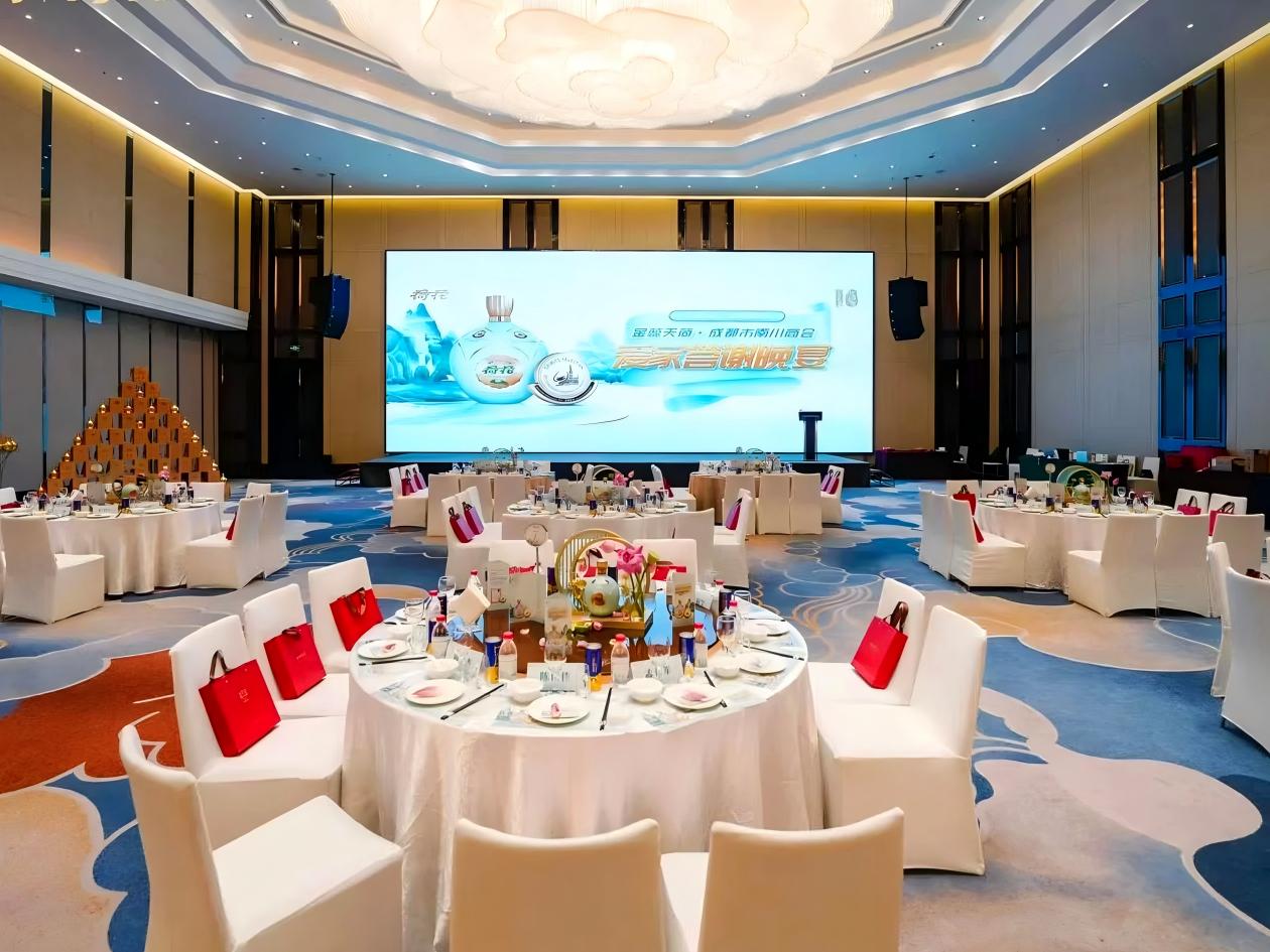A: LED display screens can enhance the image of corporate activities in many ways. First, its high-definition display effect can display corporate logos, themes, etc., showing professionalism and scale, leaving a good first impression on participants. Secondly, playing promotional videos, brand stories and other content can vividly present corporate cultural values and enhance brand image and popularity. Furthermore, using interactive functions such as touch and somatosensory recognition, participants can conduct information inquiries and game entertainment, enhance the experience and participation, and create a warm atmosphere. In addition, combined with VR and AR technology, it can create an immersive interactive experience, making the event more technological and innovative. A: LED display screens can enhance the image of corporate activities in many ways. First, its high-definition display effect can display corporate logos, themes, etc., showing professionalism and scale, leaving a good first impression on participants. Secondly, playing promotional videos, brand stories and other content can vividly present corporate cultural values and enhance brand image and popularity. Furthermore, using interactive functions such as touch and somatosensory recognition, participants can conduct information inquiries and game entertainment, enhance the experience and participation, and create a warm atmosphere. In addition, combined with VR and AR technology, it can create an immersive interactive experience, making the event more technological and innovative.