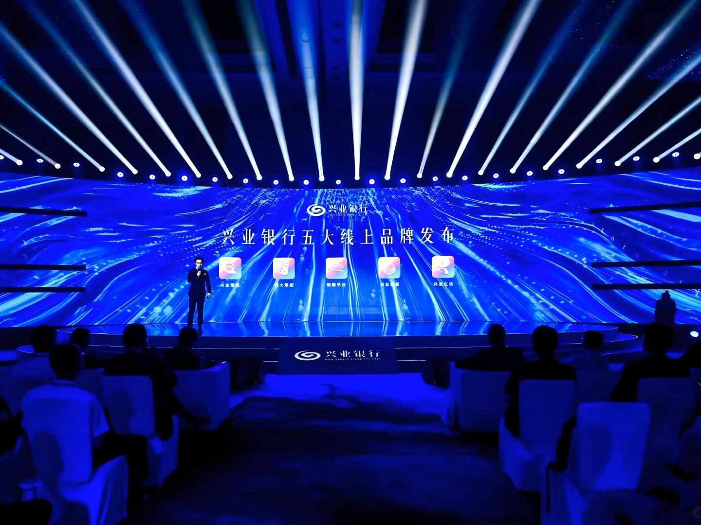 A: There are many advantages to using LED large screens in public events. Not only can it instantly transmit event information and brand promotional content with high definition, bright colors and strong visual impact, ensuring that every participant can receive it clearly, but also its flexible installation method and various size options can adapt to various venue requirements, perfectly integrate into the event environment, and enhance the overall grade. LED large screens also have interactive functions, and can achieve real-time interaction with the audience through technologies such as touch screens, enhancing the sense of participation and fun. At the same time, its energy-saving, environmentally friendly and durable characteristics also meet the environmental protection concept and long-term use requirements of modern activities, and are an indispensable and important tool for public events. A: There are many advantages to using LED large screens in public events. Not only can it instantly transmit event information and brand promotional content with high definition, bright colors and strong visual impact, ensuring that every participant can receive it clearly, but also its flexible installation method and various size options can adapt to various venue requirements, perfectly integrate into the event environment, and enhance the overall grade. LED large screens also have interactive functions, and can achieve real-time interaction with the audience through technologies such as touch screens, enhancing the sense of participation and fun. At the same time, its energy-saving, environmentally friendly and durable characteristics also meet the environmental protection concept and long-term use requirements of modern activities, and are an indispensable and important tool for public events.