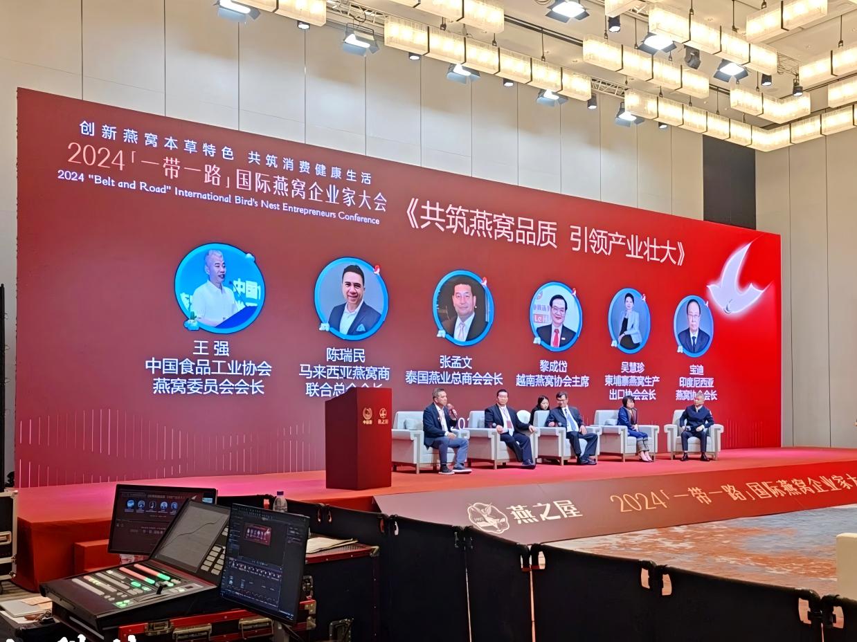 A: To achieve the best viewing effect of LED display screens for public events, we need to start from many aspects. In terms of screen quality, we should choose a display screen with high resolution, high contrast and wide color gamut to ensure clear pictures, bright colors and strong layering. In terms of installation location, the screen should be placed at a reasonable height and angle according to the layout of the event venue and the auditorium to ensure that most viewers can watch comfortably. The content should be well-made, the picture should be concise, clear and creative, and too many complex elements should be avoided to interfere with the line of sight. At the same time, adjust the screen brightness according to the ambient light, do a good job of heat dissipation and waterproofing, ensure that the screen runs stably and efficiently during the event, and bring the ultimate visual experience to the audience. A: To achieve the best viewing effect of LED display screens for public events, we need to start from many aspects. In terms of screen quality, we should choose a display screen with high resolution, high contrast and wide color gamut to ensure clear pictures, bright colors and strong layering. In terms of installation location, the screen should be placed at a reasonable height and angle according to the layout of the event venue and the auditorium to ensure that most viewers can watch comfortably. The content should be well-made, the picture should be concise, clear and creative, and too many complex elements should be avoided to interfere with the line of sight. At the same time, adjust the screen brightness according to the ambient light, do a good job of heat dissipation and waterproofing, ensure that the screen runs stably and efficiently during the event, and bring the ultimate visual experience to the audience.