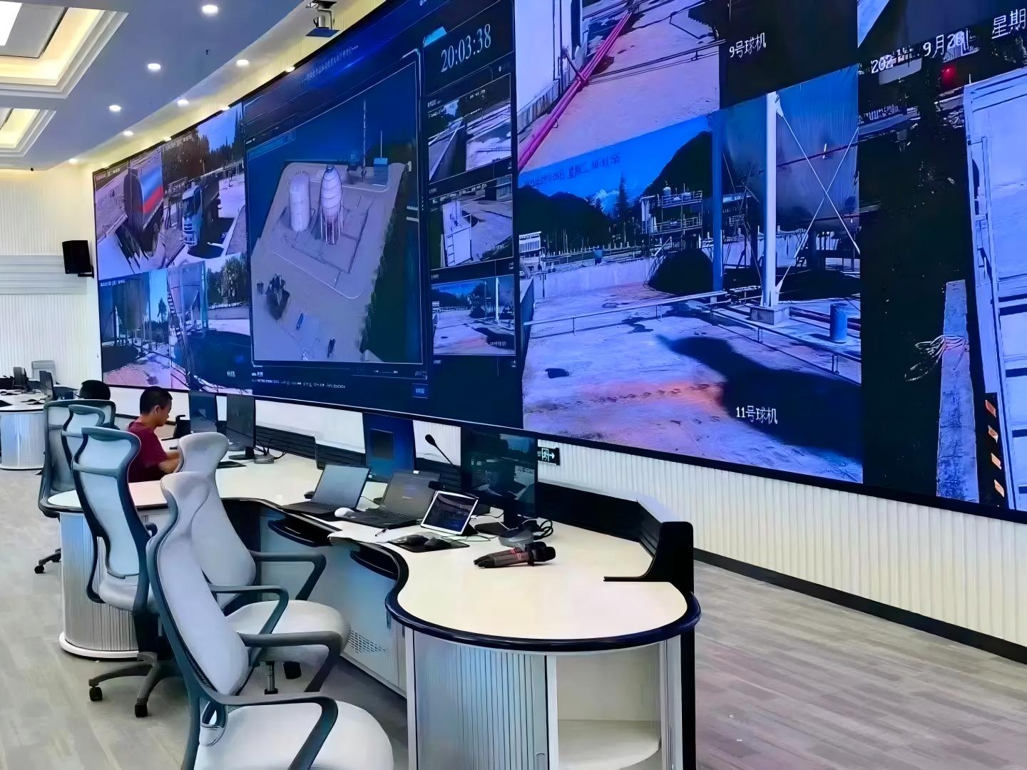 4.? Communication and collaboration promotion: LED display screens support video conferencing, which can realize real-time communication between control centers in multiple locations; as an information sharing platform, it can centrally display information, facilitate operators and teams to obtain it in time, and promote communication and collaboration.